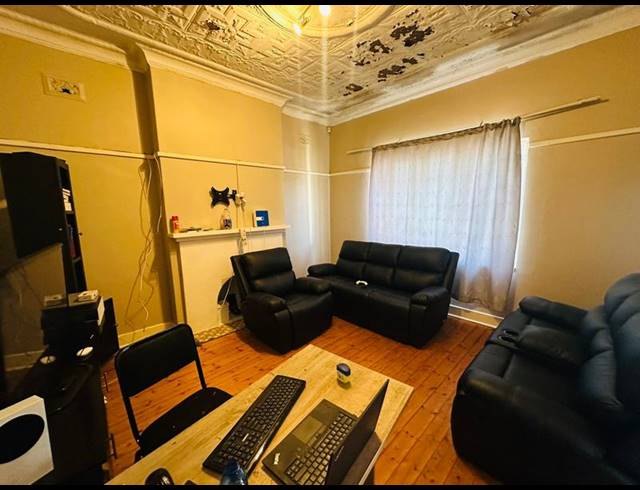 7 BEDROOM HOUSE FOR SALE IN PRIMROSE